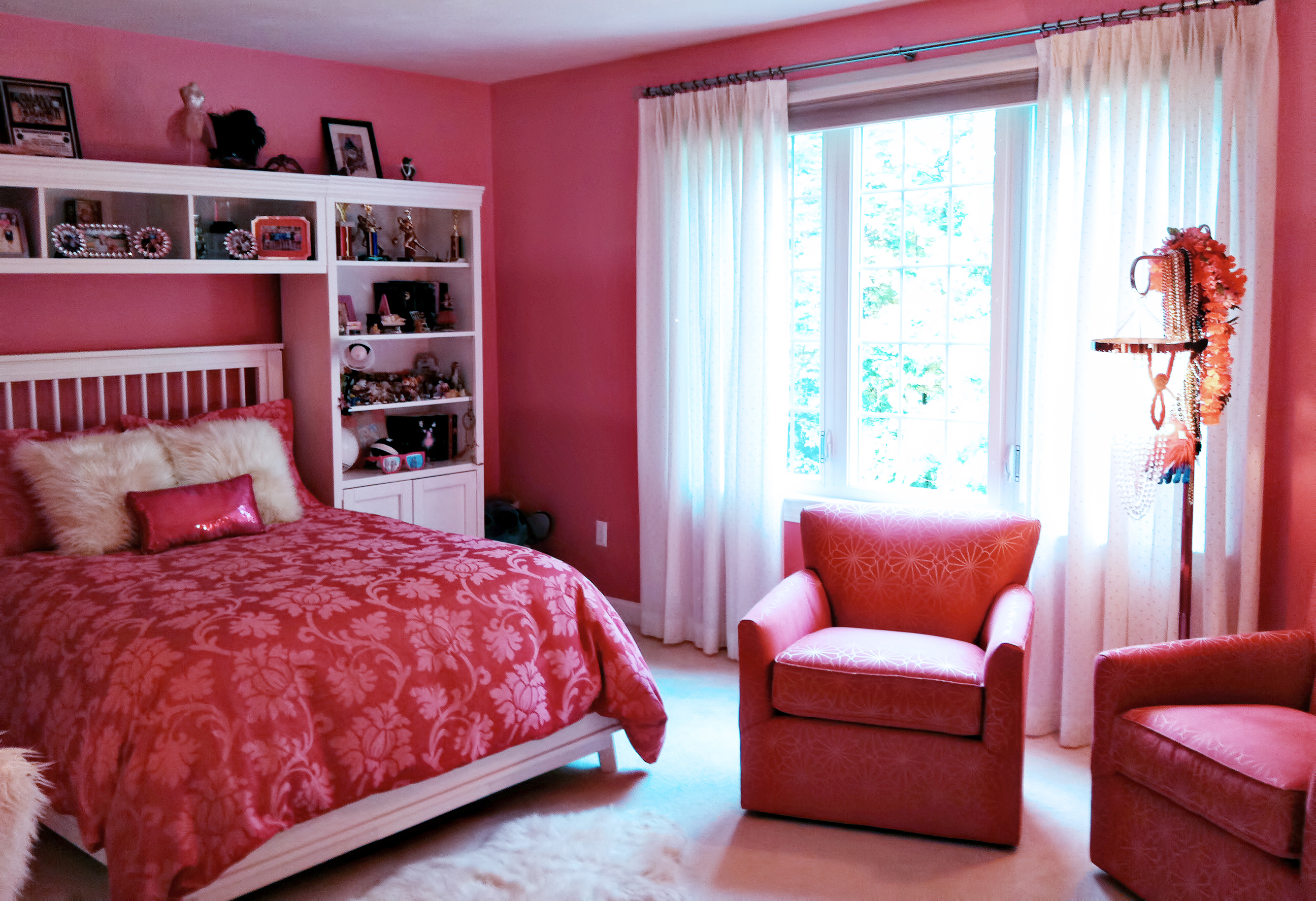 Pink teen bedroom seating detail